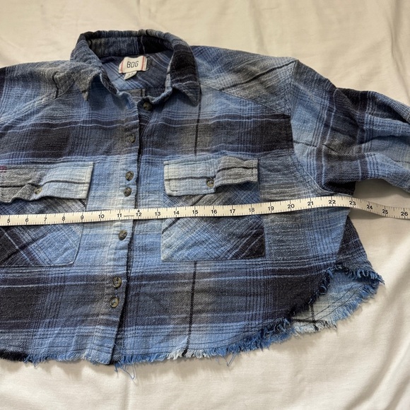 BDG Small Oversized Joey Shirt Jacket ~ Blue Plaid Button Down Cropped Raw Hem - Picture 4 of 7